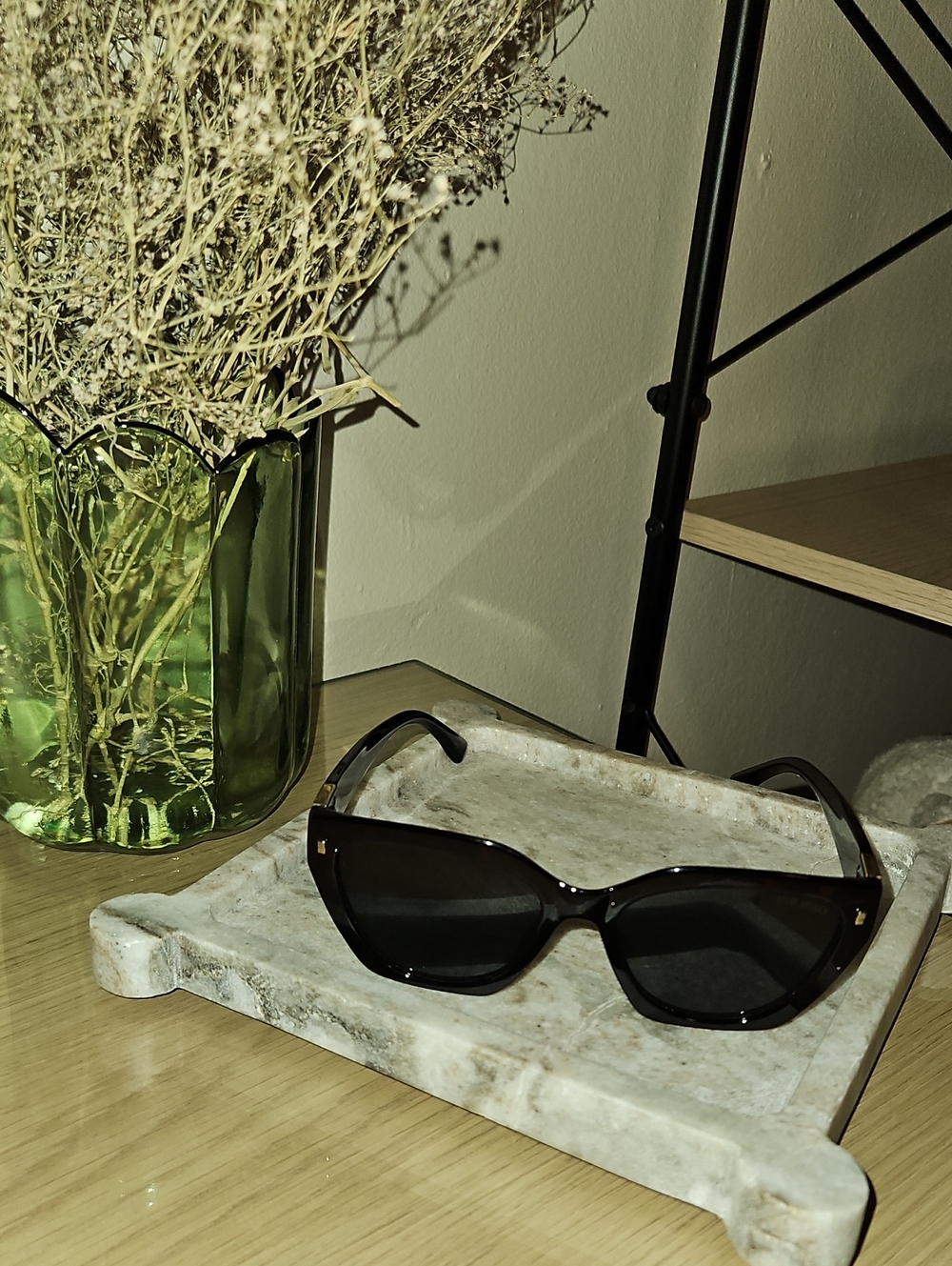 Stylish Black Cat-Eye Sunglasses - Women Accessories